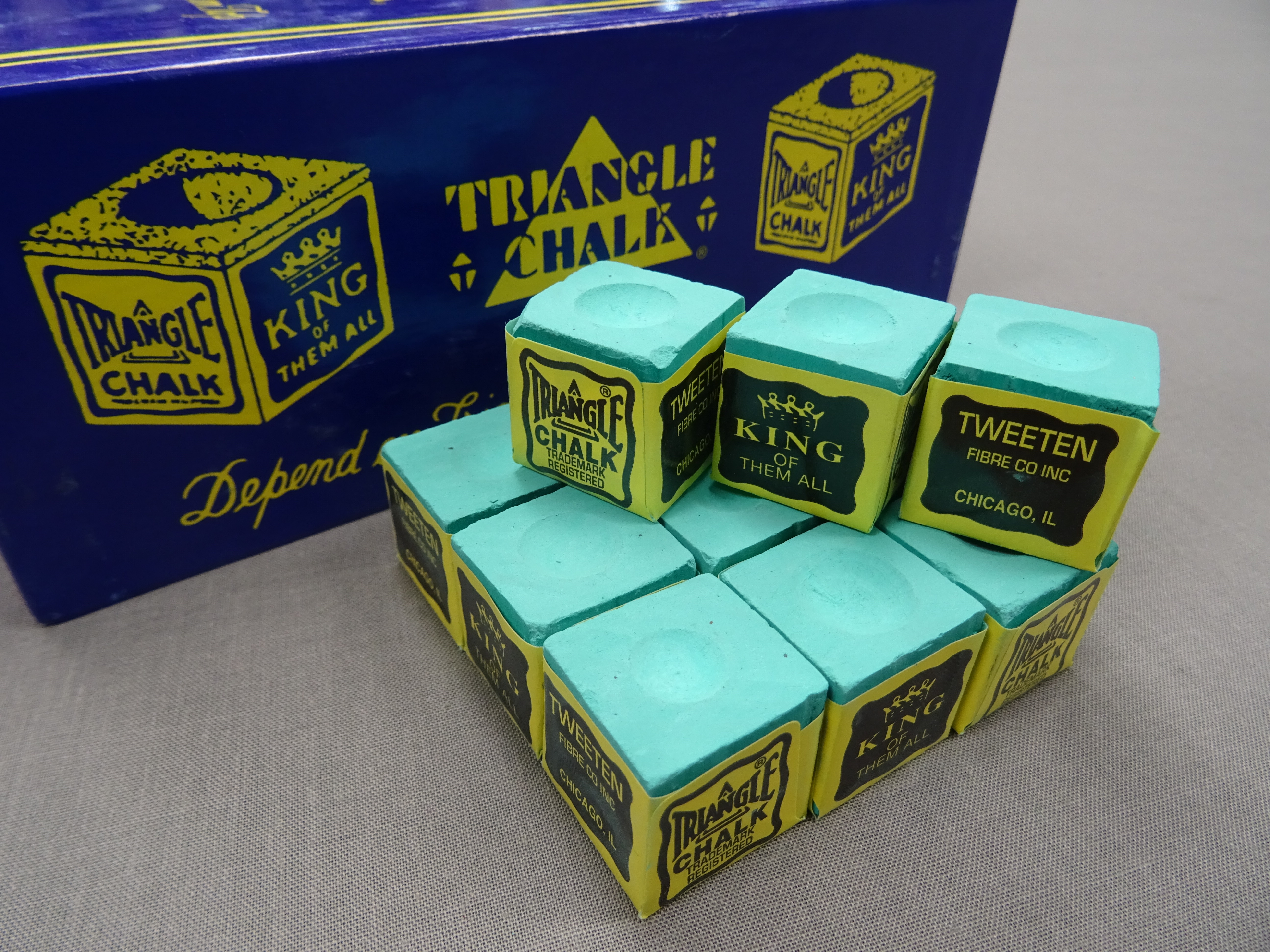 Tweetens Green Triangle Chalk - 12 Blocks