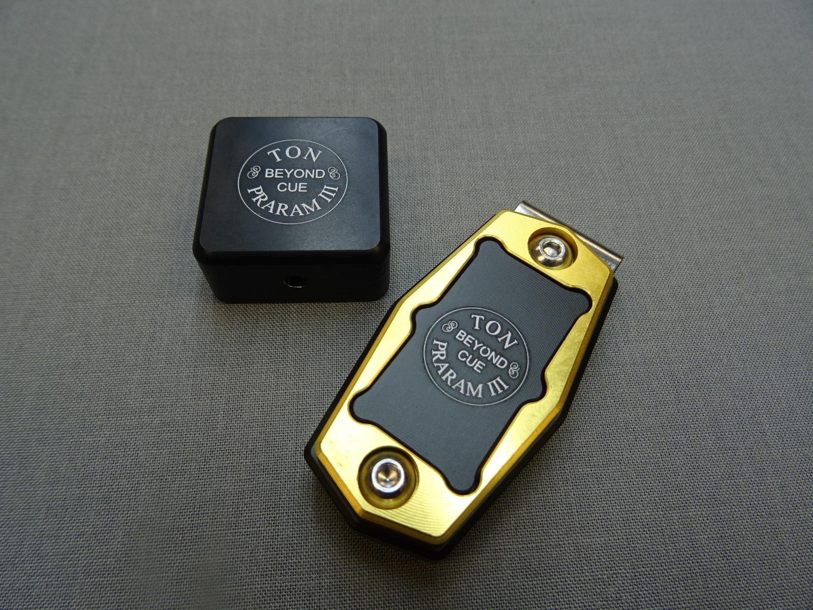Ton Praram Magnetic Square Chalk Holder - Black / Gold