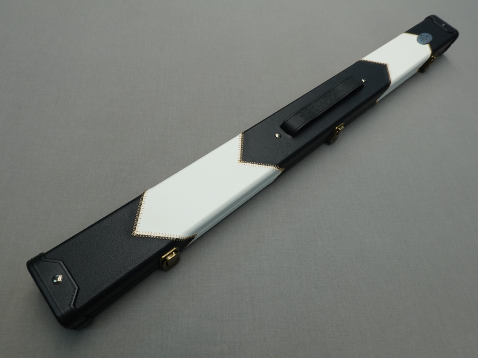 Baize Master – 2 pc - Black & White Arrow 