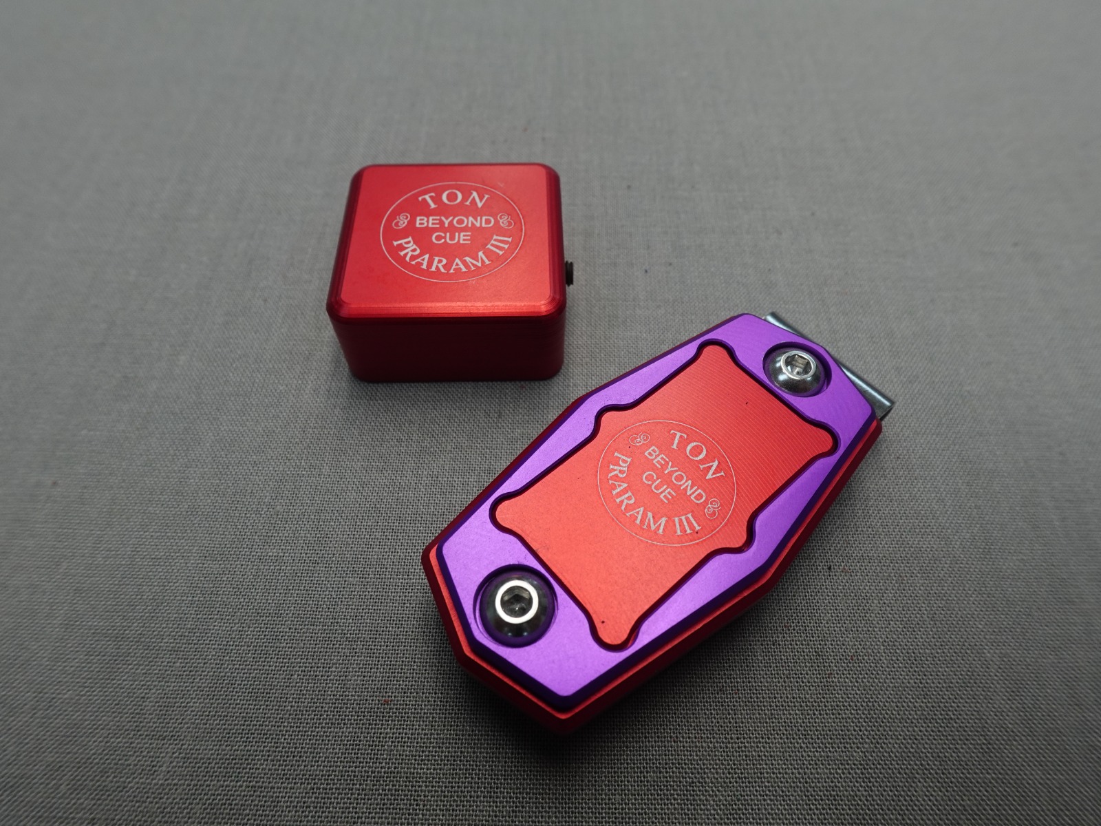 Ton Praram Magnetic Square Chalk Holder - Red / Purple