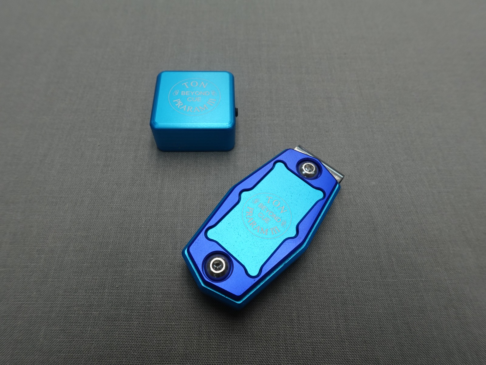 Ton Praram Magnetic Square Chalk Holder - Light Blue / Blue
