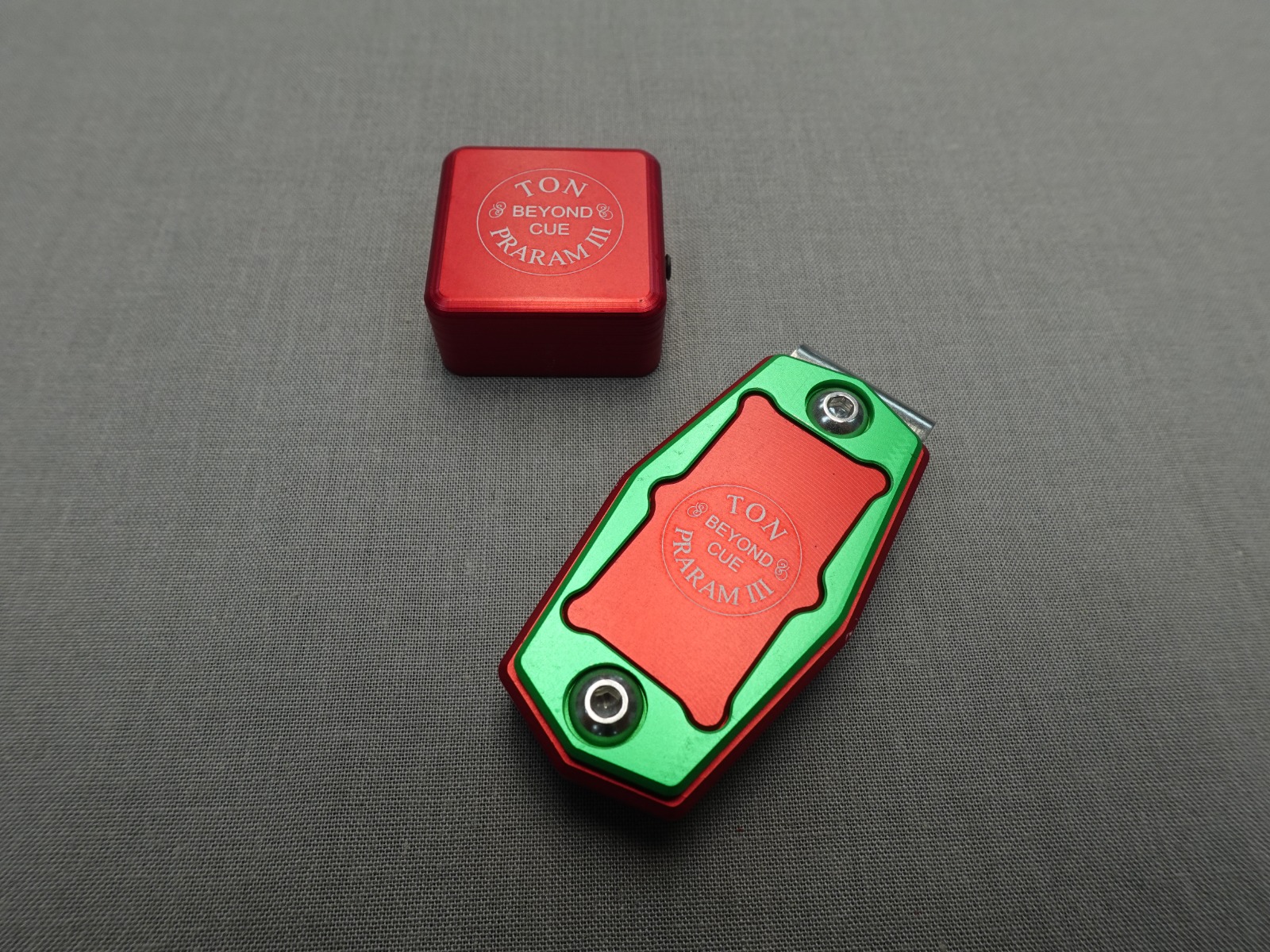 Ton Praram Magnetic Square Chalk Holder - Red / Green
