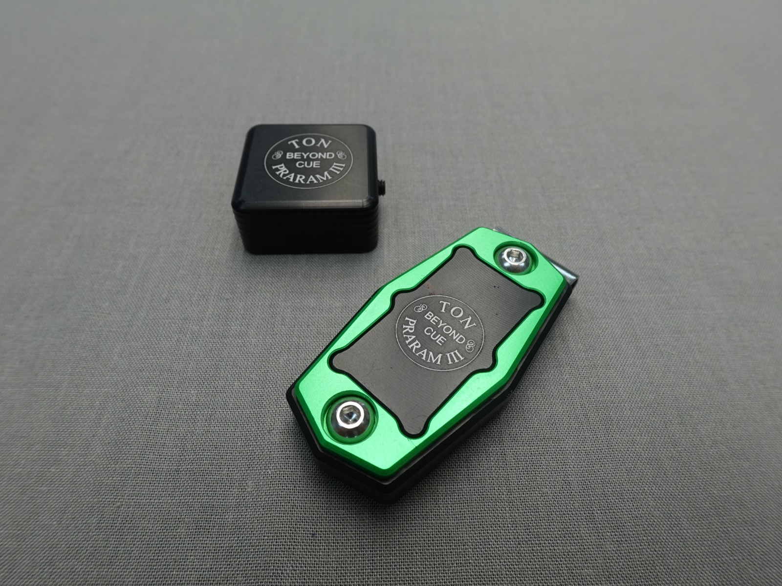 Ton Praram Magnetic Square Chalk Holder - Black / Green