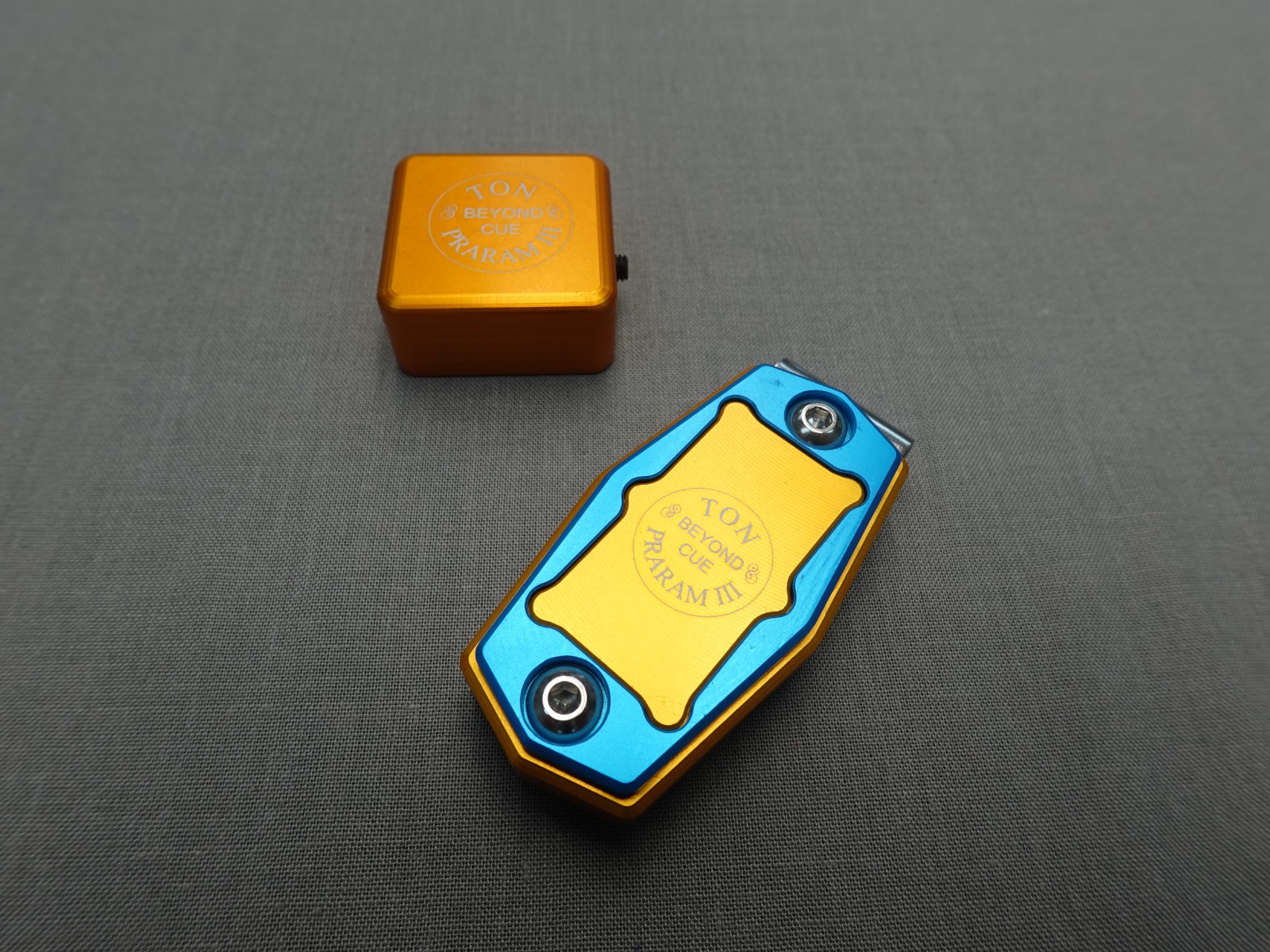 Ton Praram Magnetic Square Chalk Holder - Gold / Light Blue