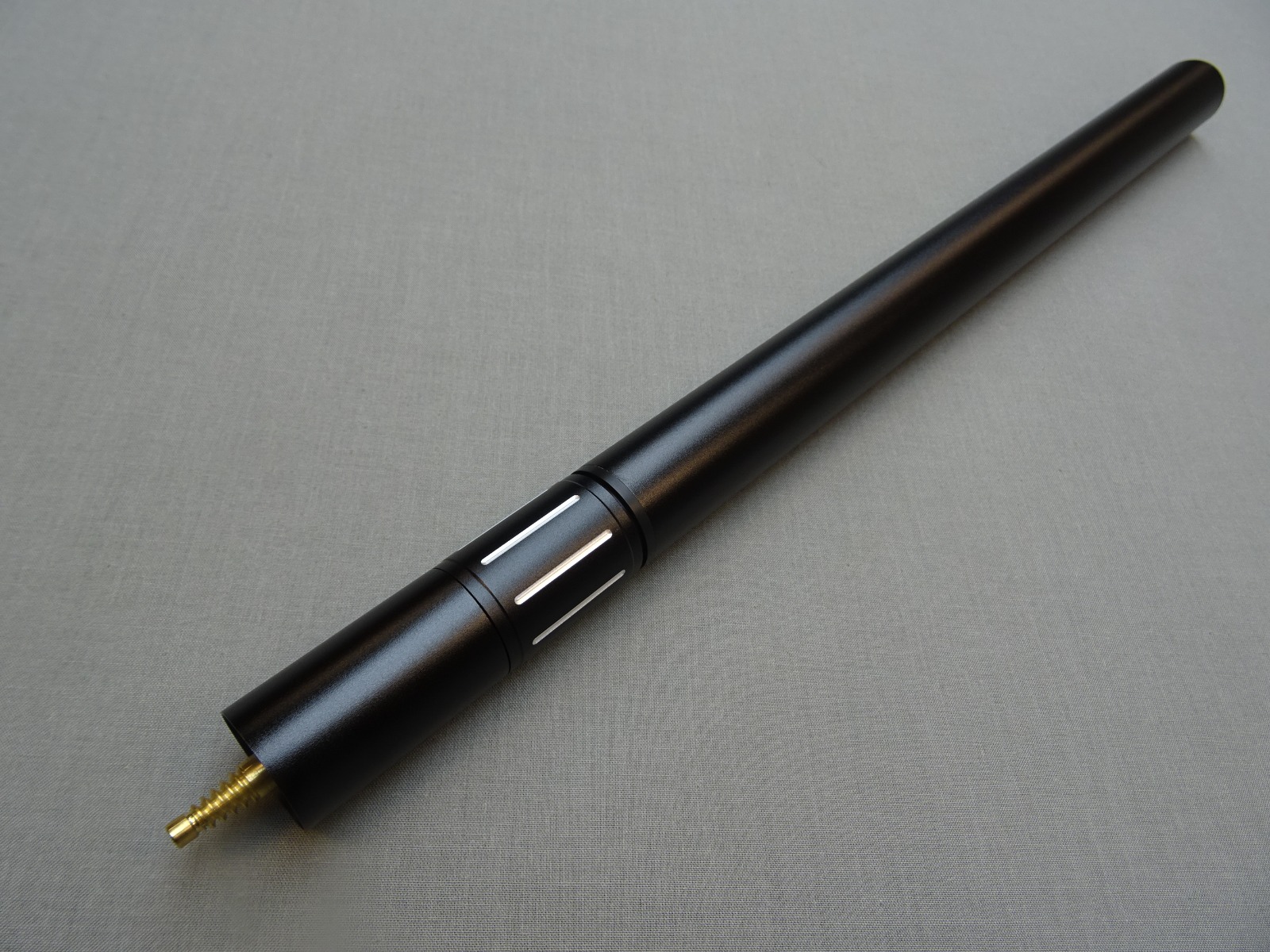 VR Cues - 18" - 30" Telescopic Extension – Black / Silver