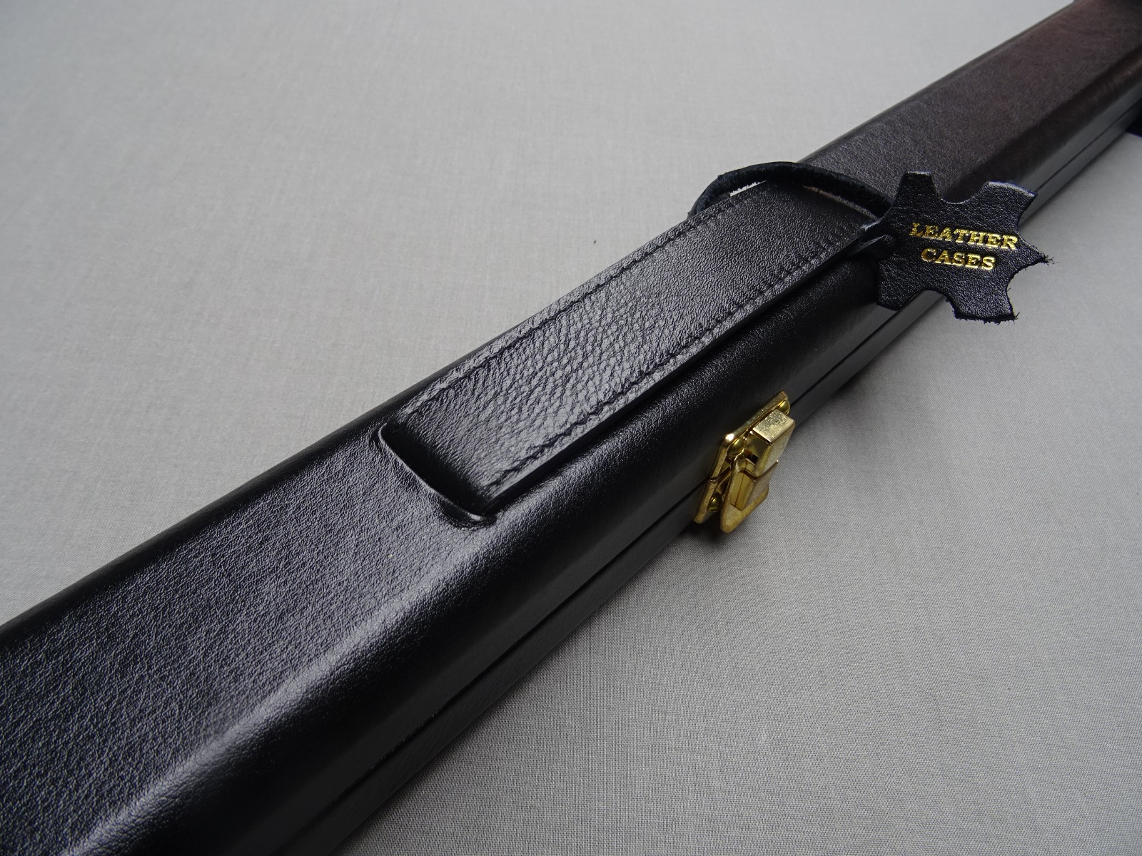 Ton Praram III Leather Case – 1 pc Slim – Black