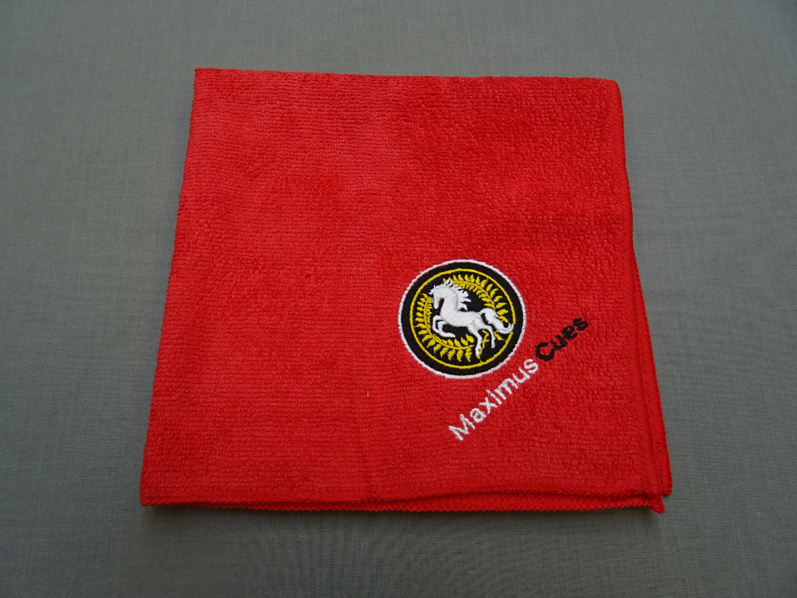 Maximus Premium Micro-Fibre Cue Towel – Red